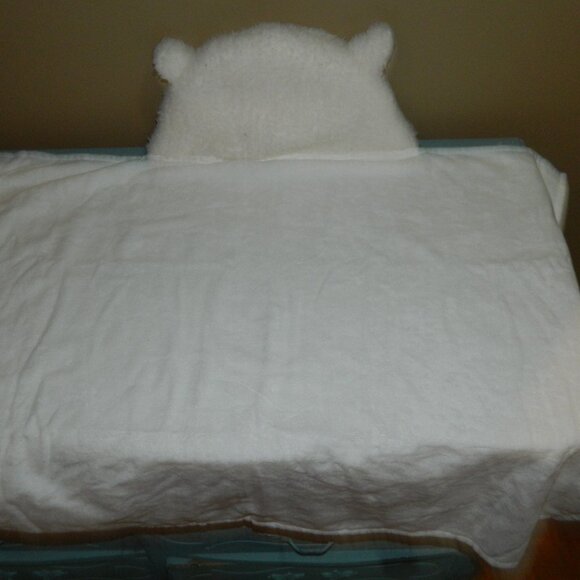 Pottery Barn Kids Faux Fur Lamb Hooded Baby Towel (TT-47) - Picture 4 of 4